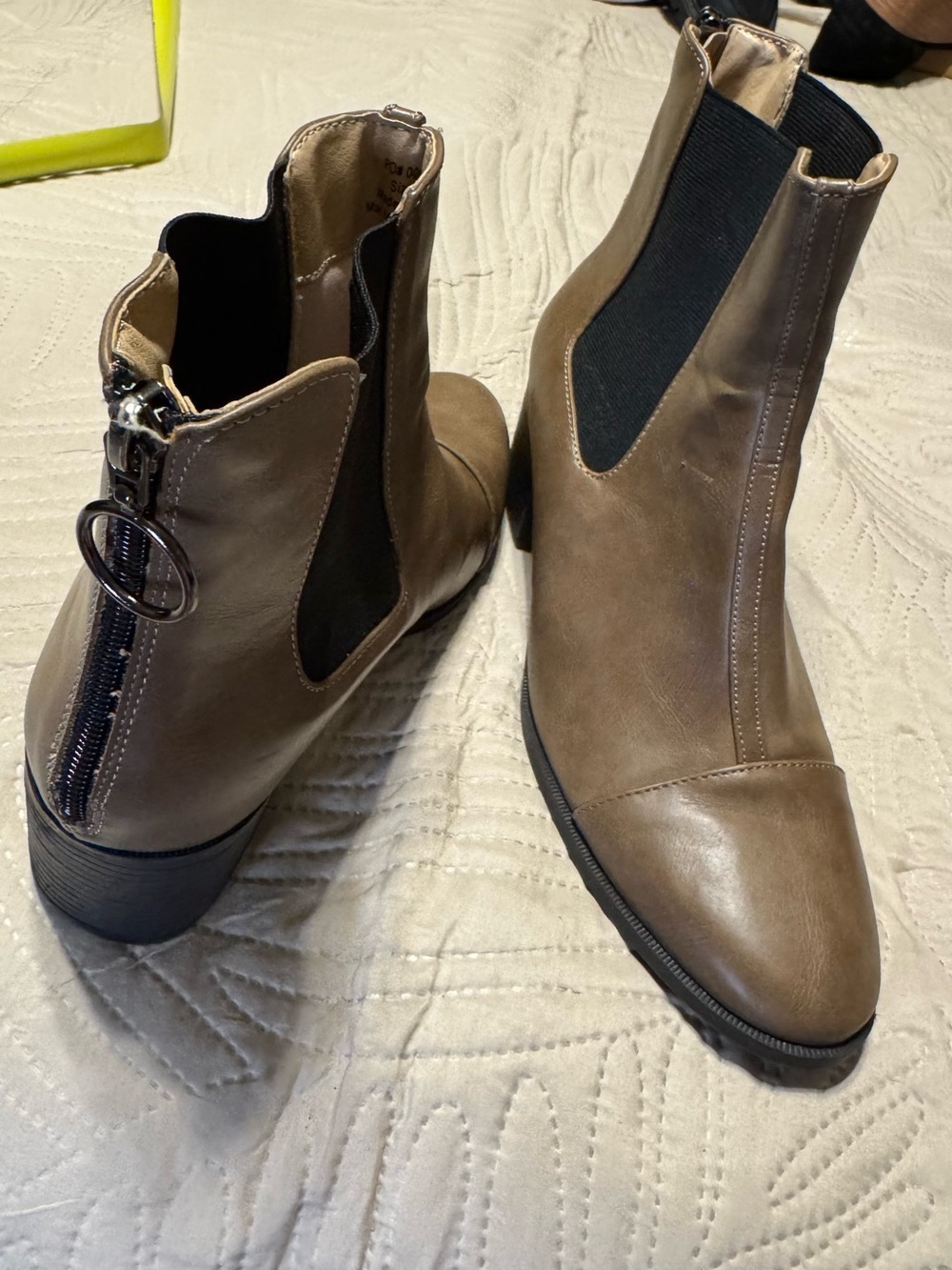 Source Unknown Taupe Chelsea Zip Ankle Boots 8.5
